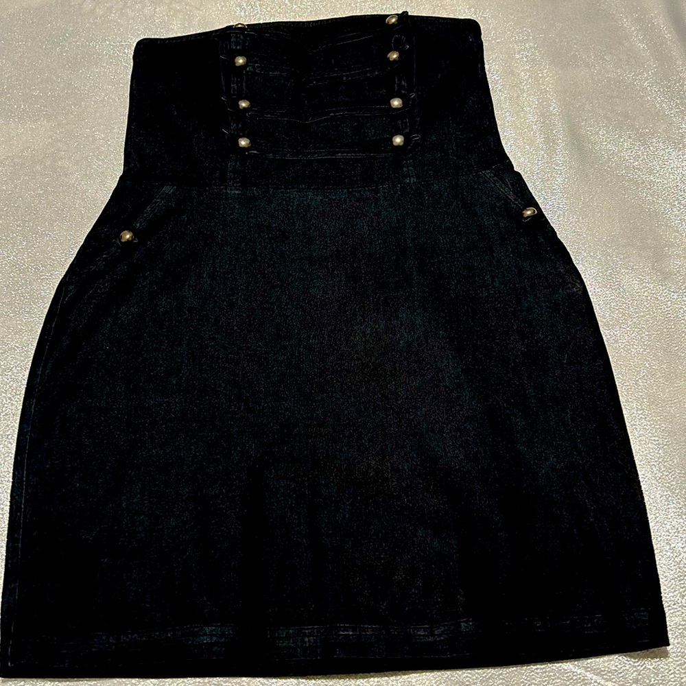 Clothing Company, beautiful strapless dress for girls. Size, medium.